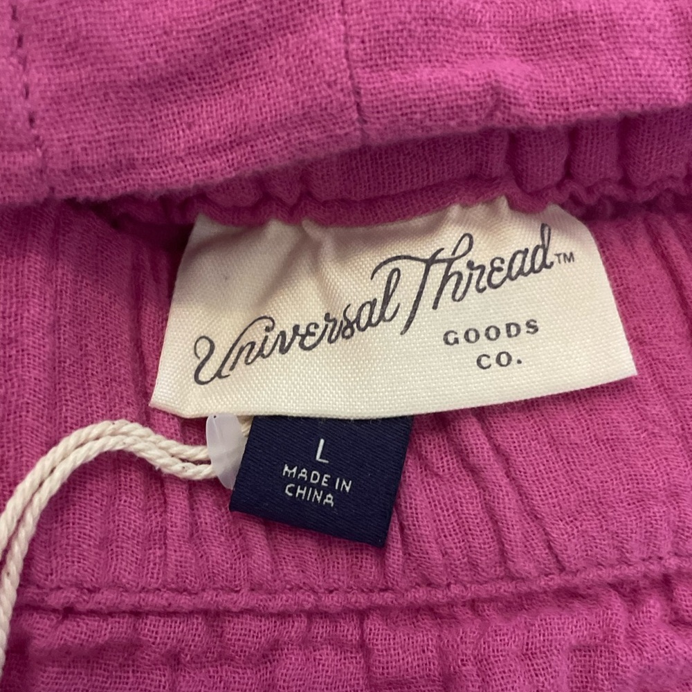 Universal Threads V- neck Top/Shorts Set - Picture 3 of 9